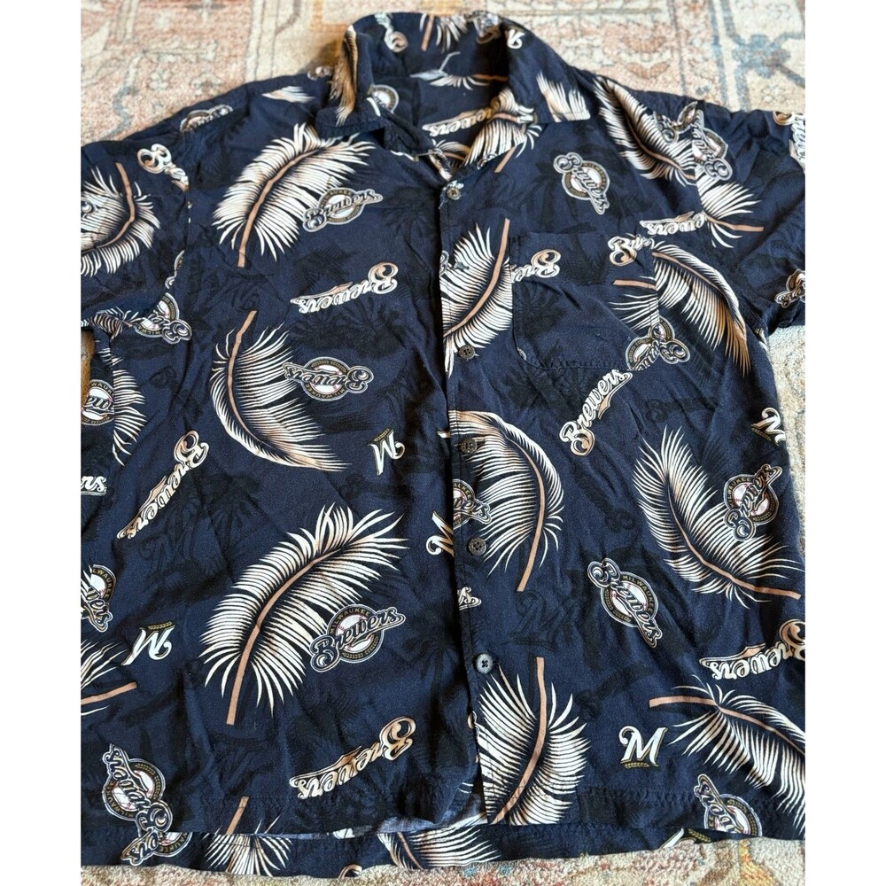 Milwaukee Brewers Men’s Hawaiian Short Sleeve Button Up Baseball Shirt